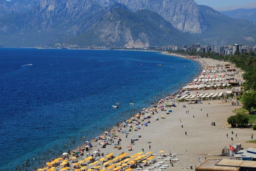 Antalya'da bayram tatiline gurbetçi katkısı