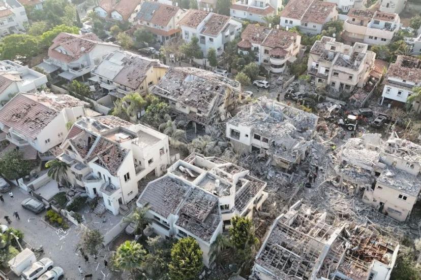 İran'ın füze saldırıları sonrası Tel Aviv'deki yıkım görüntülendi