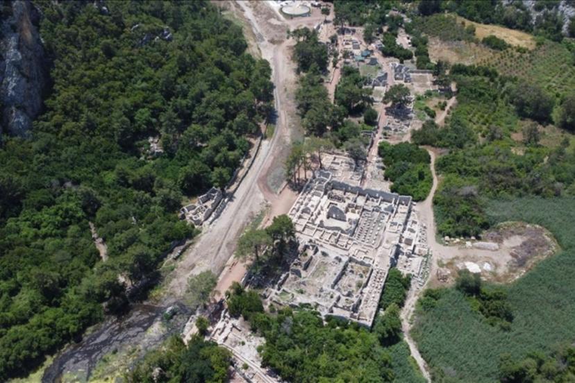 Olympos’ta 270'ten fazla mezar gün yüzüne çıkarıldı