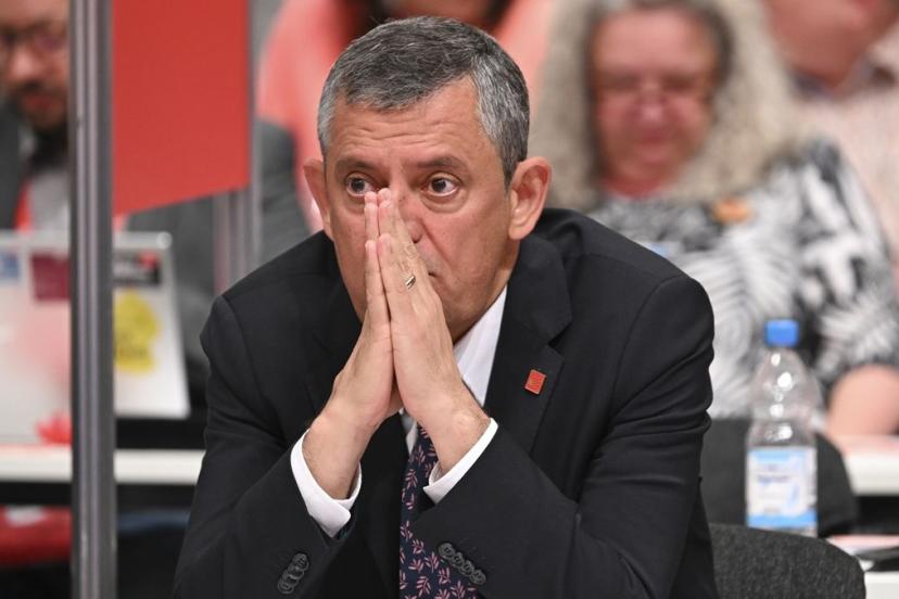Özgür Özel'in düşünceli halleri medya da.