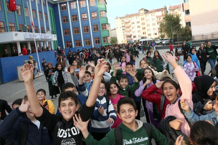Yaklaşık 20 milyon öğrenci cuma günü karne alacak