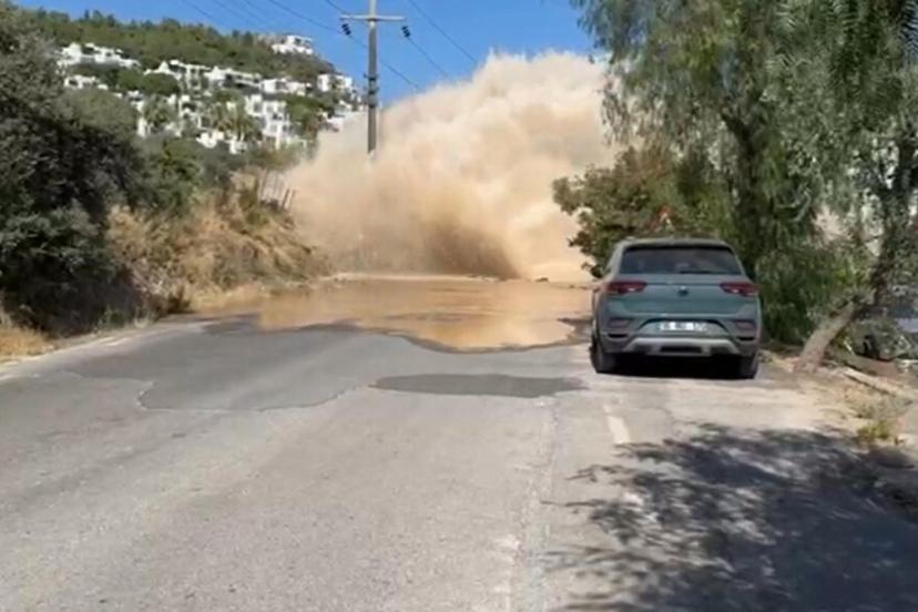 Bodrum'da ana su isale hattı patladı