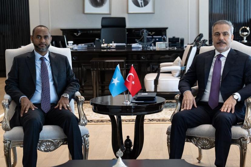 Hakan Fidan, Somali Denizcilik Bakanı Nur ile görüştü