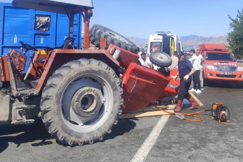 Malatya'da traktör tırla çarpıştı: 1 ölü