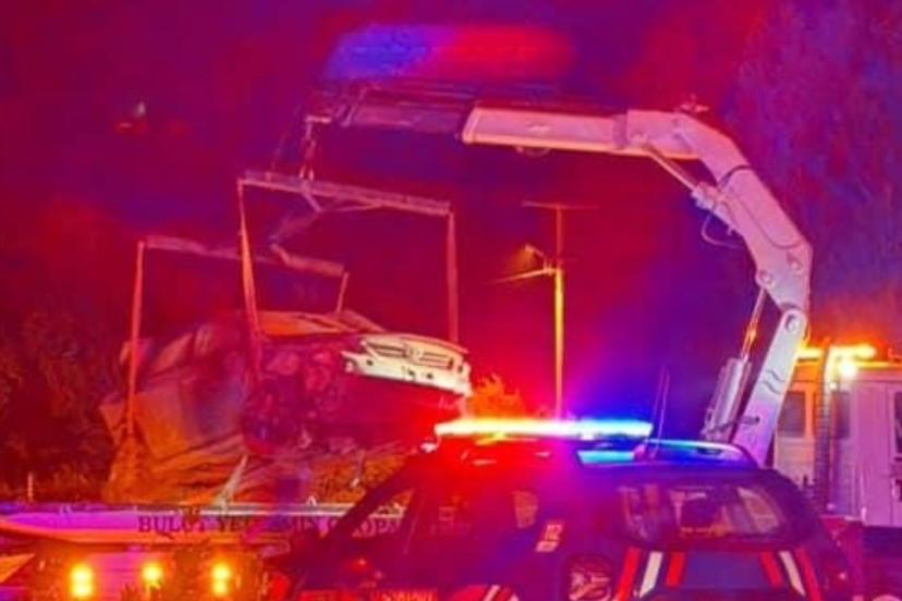 Muğla'da çukura düşen otomobildeki 4 kişi yaralandı