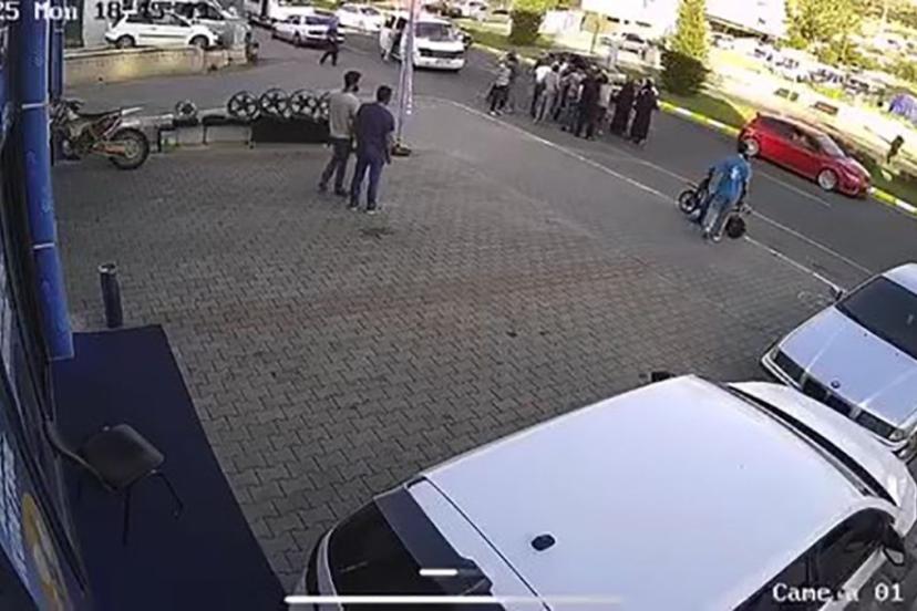 Nevşehir'de otomobilin yaşlı adama çarptığı anlar kamerada