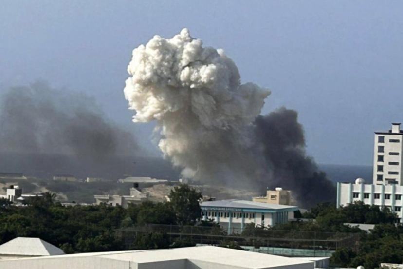 Somali'de askeri helikopter düştü