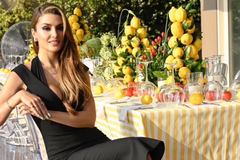 Sosyetik aşıklar Hande Erçel ve Hakan Sabancı'dan yeni fotoğraf geldi
