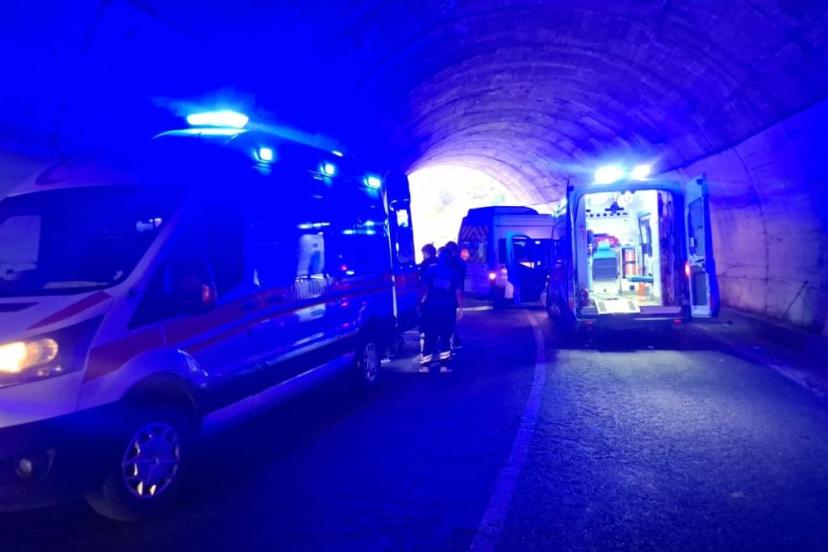 Tunceli’de tünelde trafik kazası: 8 kişi yaralandı