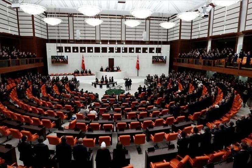 Türkiye'de 180 siyasi parti faaliyet gösteriyor