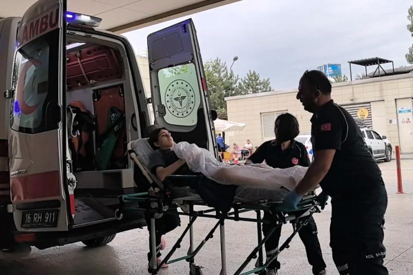 Bursa'da market çalışanının bacaklarına kaynar su döküldü
