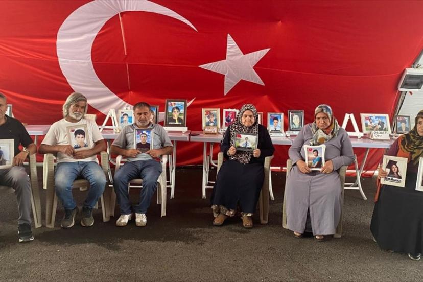 Diyarbakır'da evlat nöbeti: Anneler evlatlarına kavuşmak istiyor