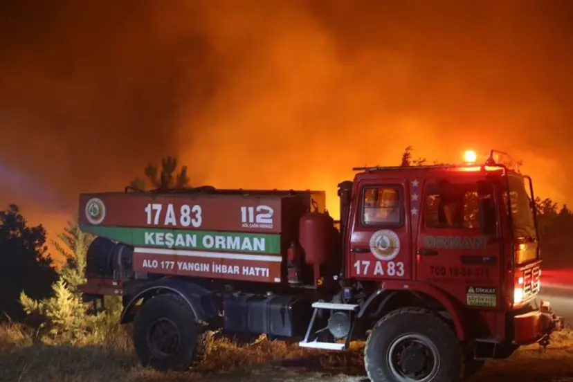 EDİRNE ENEZ YANGIN SON DAKİKA: Orman yangını sonrası sahil bölgesinde tahliye! İşte Edirne yangınında son durum