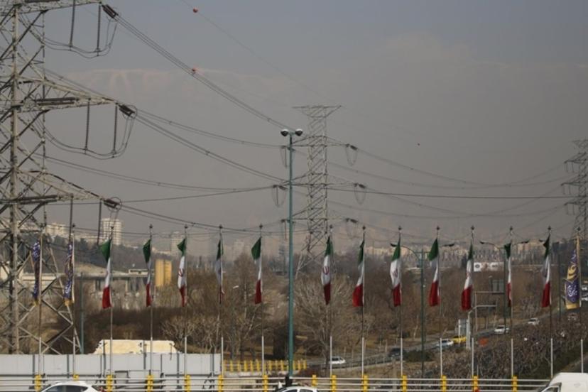 İran'da 'tüketim sınırları aştıkları' gerekçesiyle, kamu kurumlarının elektriği kesildi