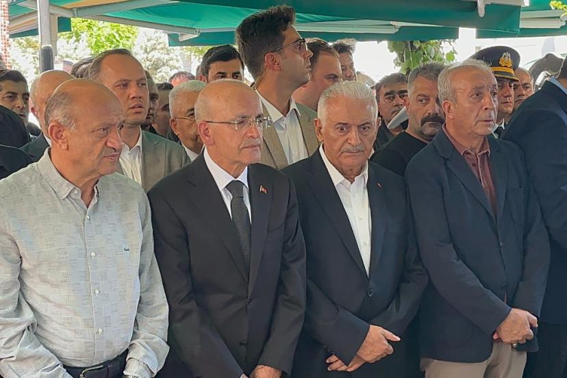 Mehmet Şimşek'in ağabeyi Nazmi Şimşek toprağa verildi