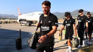 Beşiktaş Kafilesi Alanya’da: Taraftarlardan Coşkulu Karşılama